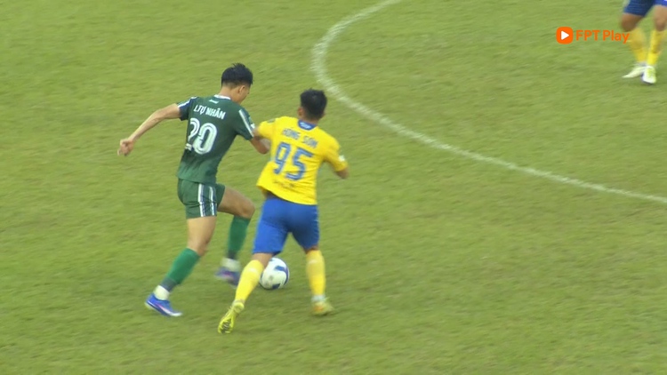 Trường Tươi Đồng Nai bị Đồng Tháp cầm hòa: Ngôi đầu chưa lung lay