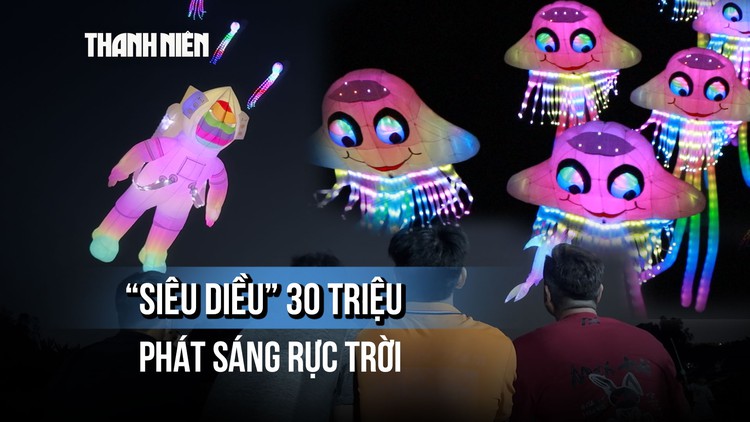 Choáng với 'siêu diều' 30 triệu phát sáng rực trời, dân tình kéo đến xem kín cánh đồng