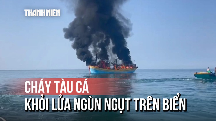 Cận cảnh chữa cháy tàu cá trên biển Phan Thiết