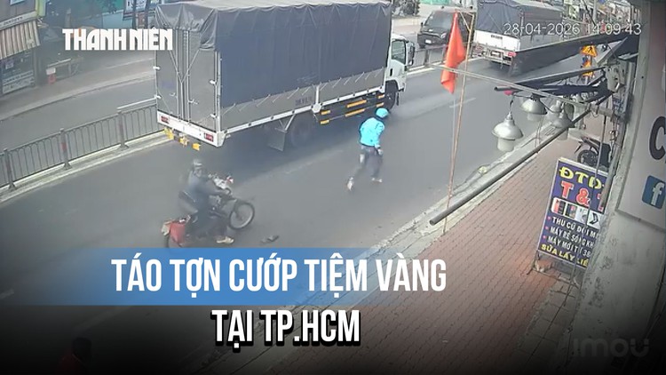 TP.HCM: Cận cảnh nghi phạm cướp tiệm vàng bỏ xe tháo chạy