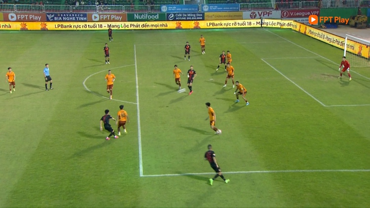 Ninh Bình ngược dòng hạ HAGL bằng siêu phẩm: Bản lĩnh lên tiếng đúng lúc