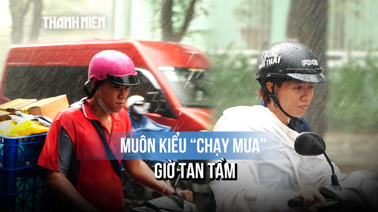 Không đỡ nổi cơn mưa chiều, người dân TP.HCM hết chạy mưa đến trốn mưa