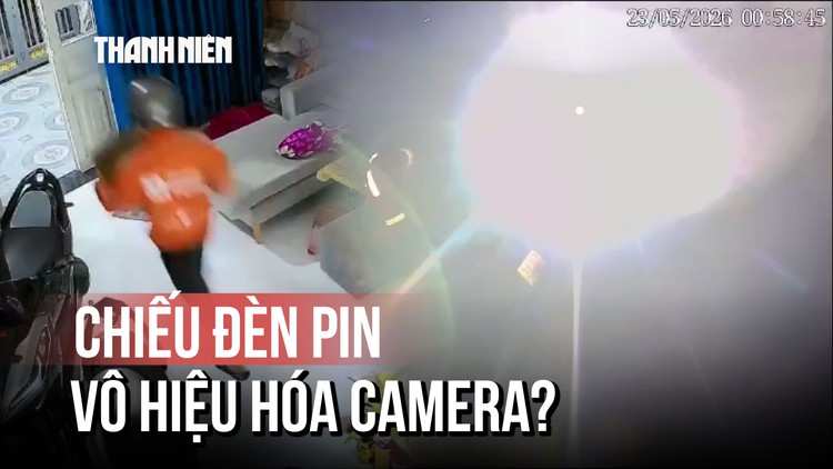 Bắt giữ nhóm trộm cắp vô hiệu hóa camera bằng... đèn pin