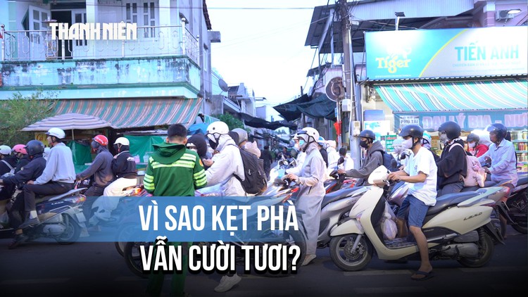 Hết kỳ nghỉ lễ, phà Cát Lái kẹt cứng: Vì sao người dân vẫn nở nụ cười tươi?