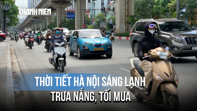 Người dân Hà Nội mặc áo khoác giữa mùa hè oi bức?