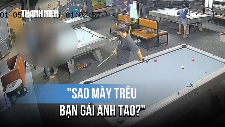 Nghi trêu ghẹo nữ nhân viên, nam sinh bị nhóm người dùng trái bi da đập vào đầu