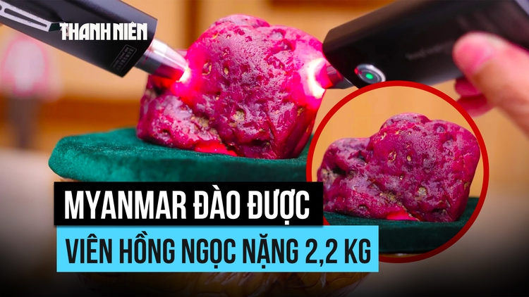 Myanmar giới thiệu viên hồng ngọc nặng 2,2 kg
