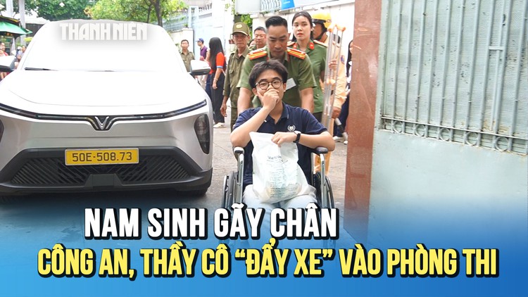 Nam sinh gãy chân được công an và thầy cô 'hộ tống' vào phòng thi lớp 10