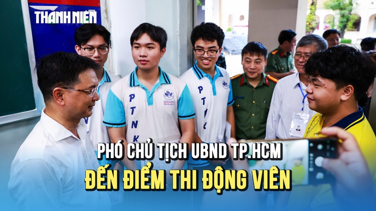 Phó chủ tịch UBND TP.HCM đến điểm thi động viên, thí sinh tự tin đạt 6-7 điểm môn văn