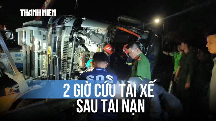 13 chiến sĩ giải cứu tài xế mắc kẹt trong cabin sau tai nạn