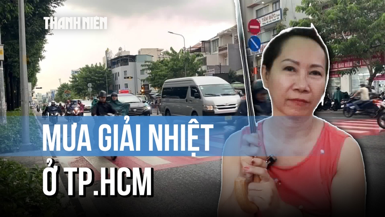 Mưa giải nhiệt ở TP.HCM: Người trông ngóng, kẻ chật vật