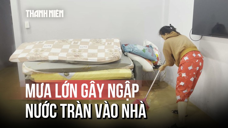 'Vừa dọn nhà xong, nước lại tràn vào'