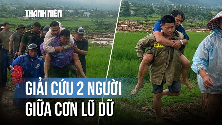 Giải cứu 2 người mắc kẹt giữa nước lũ ở Lai Châu