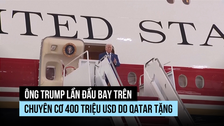 Ông Trump 'hào hứng' trong lần đầu bay trên chuyên cơ do Qatar tặng