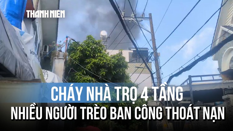 Cháy nhà trọ 4 tầng, nhiều người trèo ban công thoát nạn