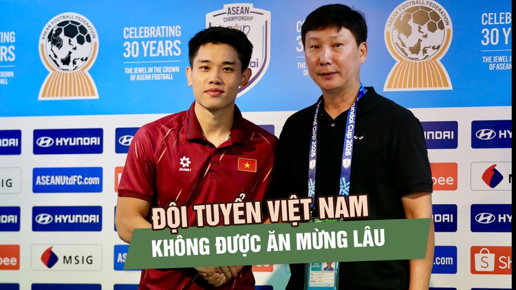 HLV Kim Sang-sik nói điều bất ngờ sau trận thắng 7-0, Đình Bắc tiết lộ màn ăn mừng đặc biệt