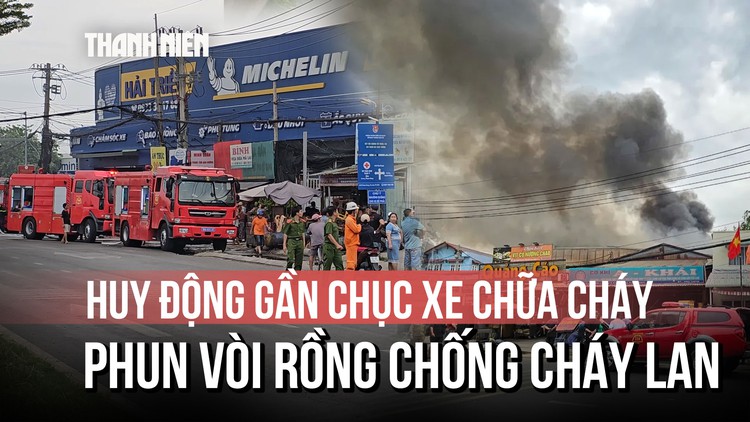 TP.HCM: Phong tỏa đường Nguyễn Văn Linh để chữa cháy kho chứa hàng