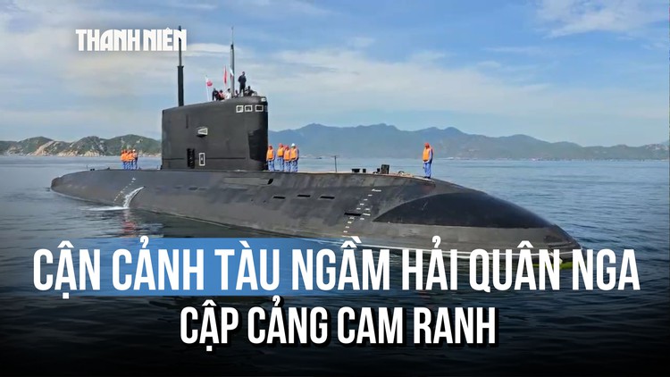 Tàu ngầm Hải quân Nga đến cảng Cam Ranh