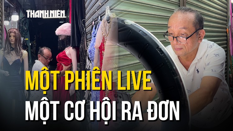 Khi tiểu thương U60 học chốt đơn: ‘Phiên chợ mạng’ giữa lòng chợ truyền thống