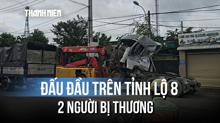 Xe đầu kéo va chạm xe tải cẩu ở TP.HCM, 2 người mắc kẹt trong ca bin