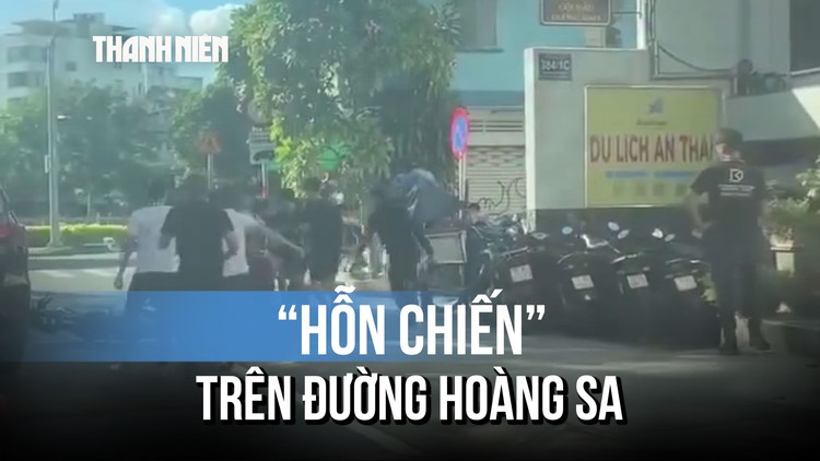 Náo loạn nhóm người đánh nhau trên đường, nghi do mâu thuẫn