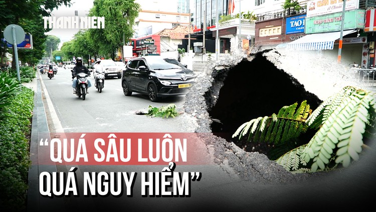 Người dân hoảng hốt vì hố sâu giữa trung tâm TP.HCM: Ngay trước đèn đỏ, chưa có rào chắn