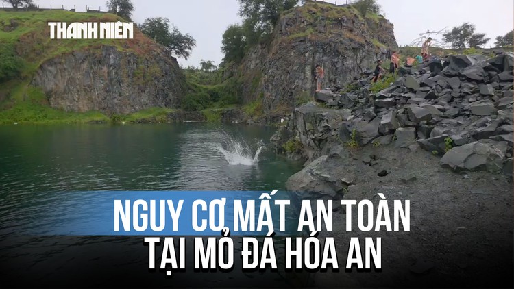 Học sinh vô tư bơi lội ở mỏ đá ‘tử thần’ Hóa An