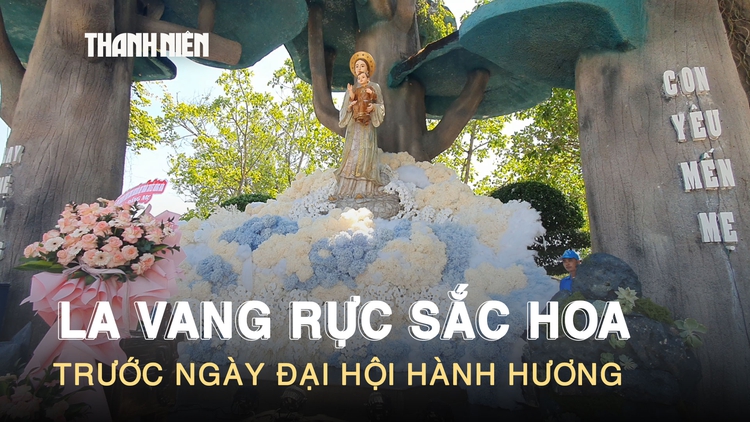 La Vang rực sắc hoa trước ngày đại hội hành hương