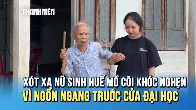 Xót xa nữ sinh Huế mồ côi khóc nghẹn vì ngổn ngang trước cửa đại học