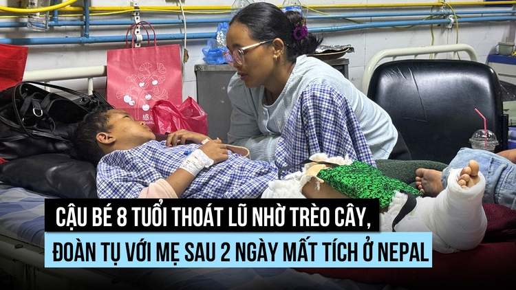 Cậu bé 8 tuổi trèo cây sống sót, đoàn tụ mẹ sau lũ quét Nepal