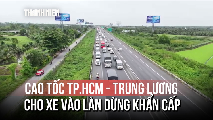 Lượng xe miền Tây về TP.HCM tăng vọt: CSGT mở tạm làn dừng khẩn cấp cao tốc TP.HCM - Trung Lương
