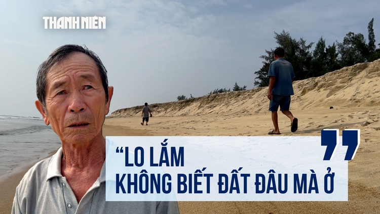 Sóng 'ngoạm' bờ biển ở Quảng Ngãi dựng đứng, đe dọa hàng trăm hộ dân