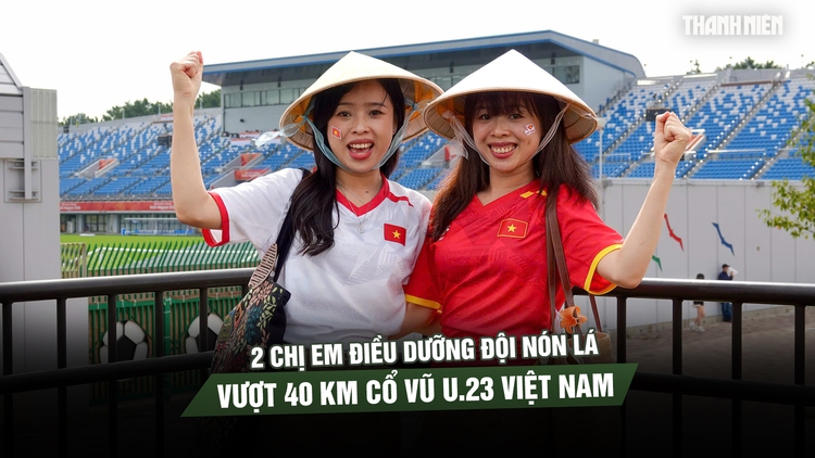 2 chị em điều dưỡng đội nón lá, vượt 40 km cổ vũ U.23 Việt Nam