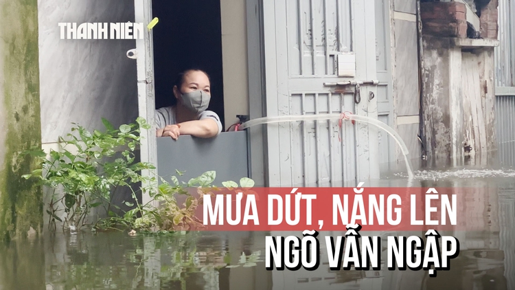 Dân ngõ 'nhịn đi vệ sinh', thức đêm bơm nước ra khỏi nhà sau trận mưa lớn ở Hà Nội