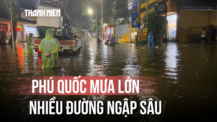 Mưa lớn xối xả, nhiều tuyến đường nội ô trung tâm Phú Quốc ngập sâu