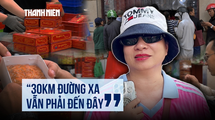 Vượt hàng chục km, xếp hàng nhiều giờ để mua loại bánh Trung thu lâu đời ở Hà Nội