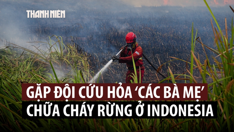 'Các bà mẹ cứu hỏa' cùng chiến đấu chống đợt cháy rừng lớn ở Indonesia