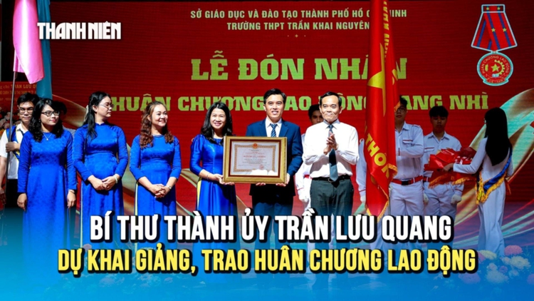 Bí thư Thành ủy Trần Lưu Quang dự khai giảng, trao Huân chương Lao động cho Trường Trần Khai Nguyên