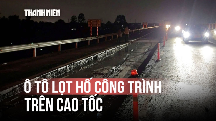 Vừa lách qua bảng cảnh báo, ô tô lọt xuống hố công trình cao tốc Biên Hòa - Vũng Tàu