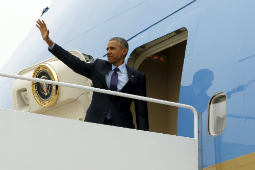 Tổng thống Mỹ Barack Obama lên máy bay đến Jamaica 