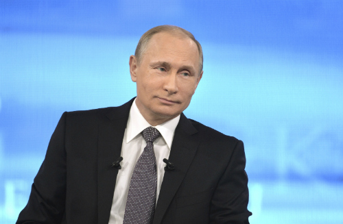 Tổng thống Nga Putin đã phải chịu áp lực về nhiều mặt do các lệnh trừng phạt từ Mỹ và EU áp đặt lên Nga thời gian qua - Ảnh: Reuters
