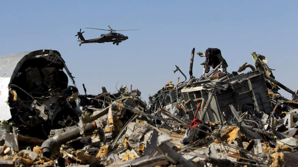 Hiện trường vụ tơi máy bay Metrojet của Nga tại Ai Cập khiến 224 người thiệt mạng - Ảnh: Reuters