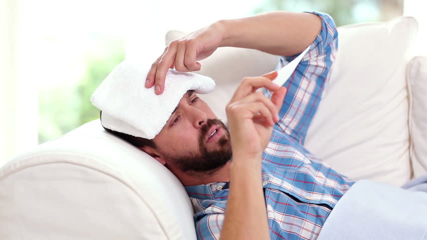 Cúm là một trong những nguyên nhân phổ biến nhất gây sốt - Ảnh: Shutterstock