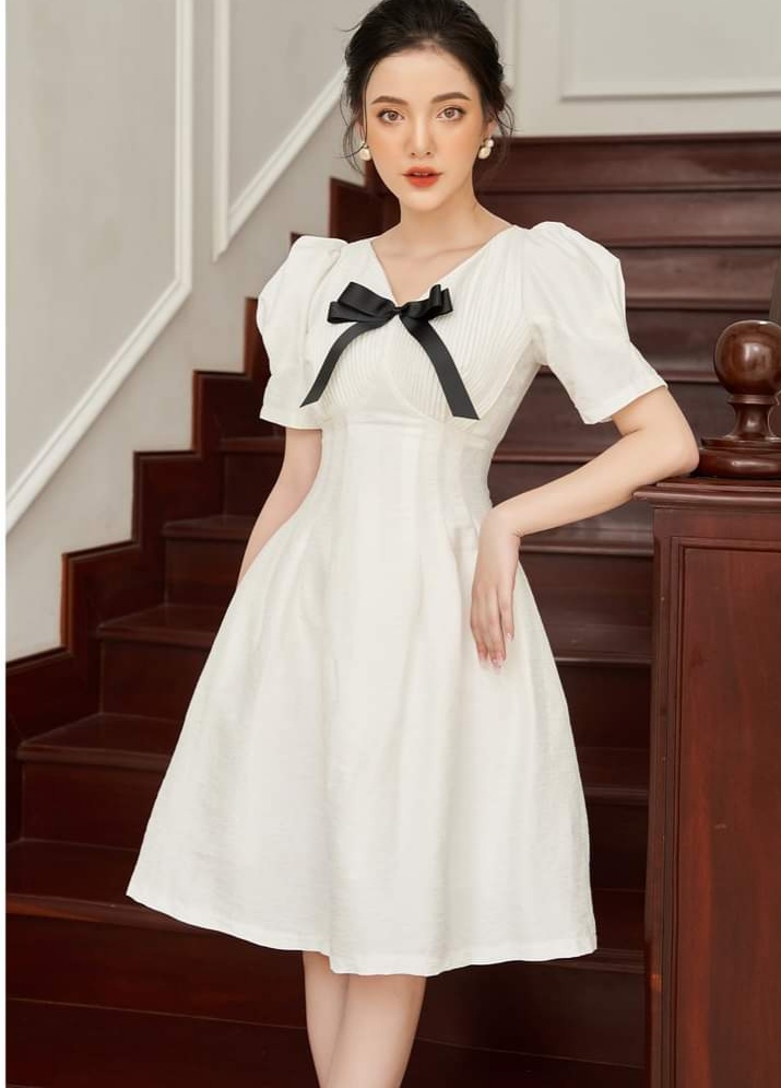 Váy maxi đi biển 2023 đẹp màu trắng cổ vuông nữ tính - Giá chỉ 450k