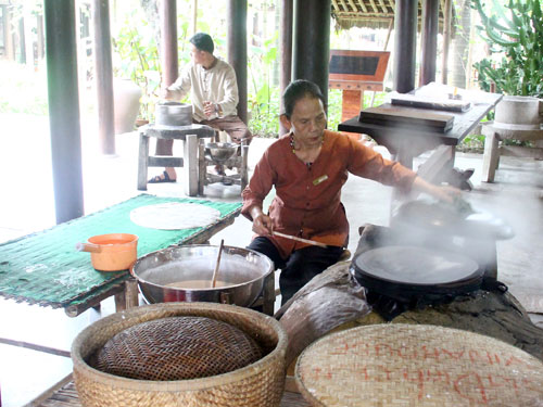Nghệ nhân Lương Thị Thi sau 40 năm gánh mì Quảng bán dạo đã tìm được chốn “dừng chân”