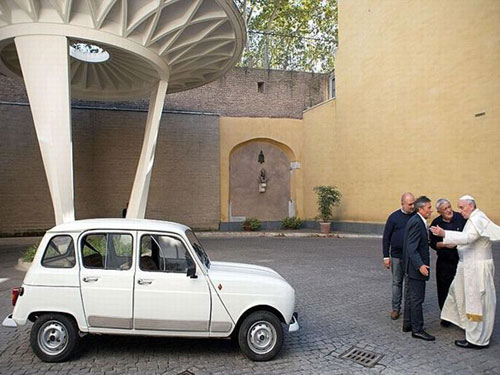 Chiếc xe Renault 4L cũ kỹ được Giáo hoàng Francis ưa thích 