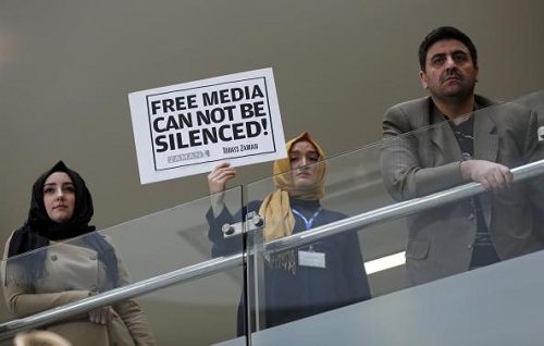 Các nhà báo của tờ Zaman phản đối cuộc đàn áp của cảnh sát Thổ Nhĩ Kỳ 14.12