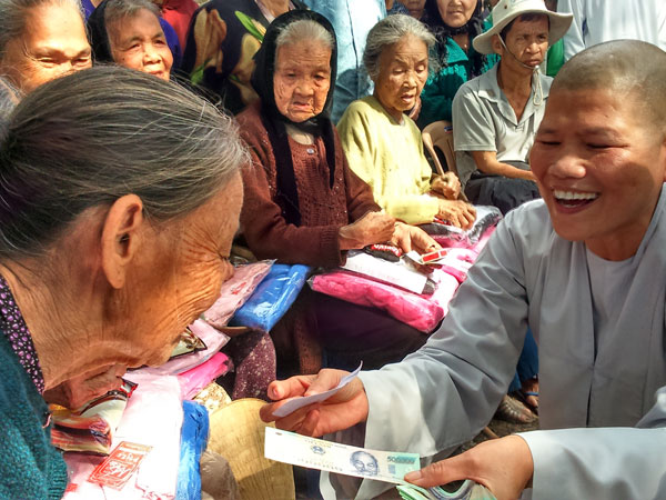 'Cây mùa xuân' đến với người nghèo Quảng Trị và Thừa Thiên-Huế
