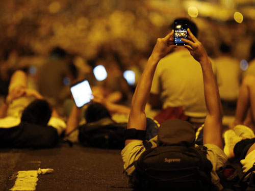 Mạng xã hội đóng vai trò lớn trong quá trình khởi phát và diễn biến đợt biểu tình ở Hồng Kông - Ảnh: Reuters