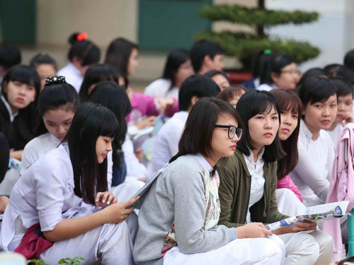 Những chương trình như Tư vấn mùa thi năm 2015 của Báo Thanh Niên sẽ giải tỏa thắc mắc của học sinh về kỳ thi năm 2015 - Ảnh: Đào Ngọc Thạch